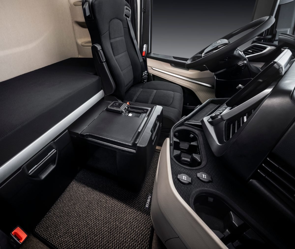 Kabina IVECO S-Way MY26 – wnętrze i wyposażenie